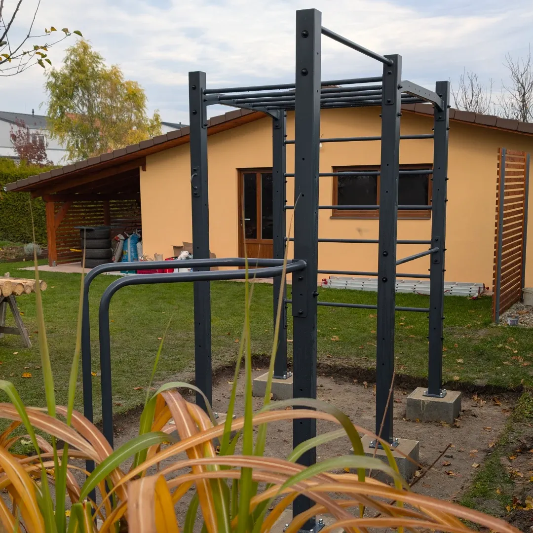 NEST: workoutové hřiště na zahradu - Profesionální výkon v kompaktním balení pro soukromé prostory.